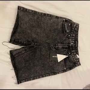 NWT Prettylittlething black shorts
